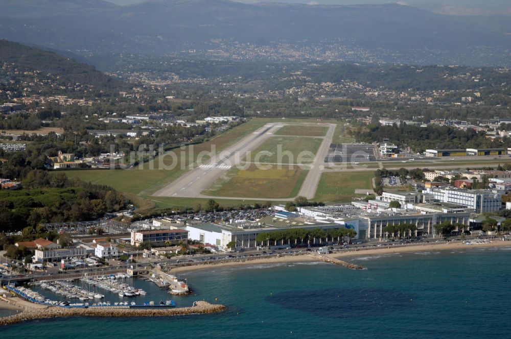 Cannes von oben - Flughafen Cannes - Mandelieu / Aéroport de Cannes - Mandelieu