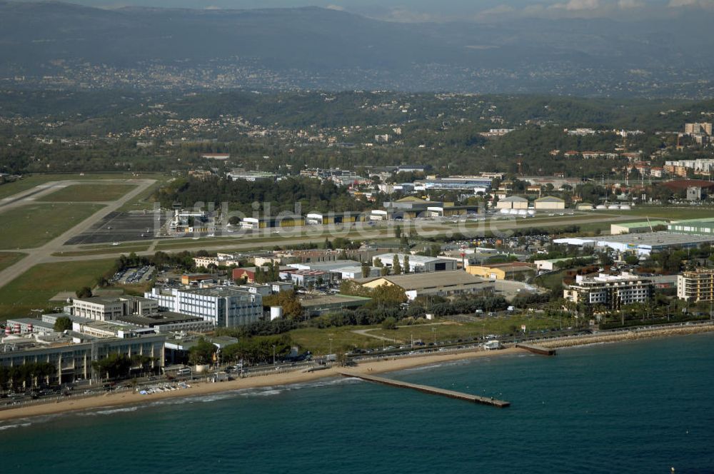 Cannes aus der Vogelperspektive: Flughafen Cannes - Mandelieu / Aéroport de Cannes - Mandelieu