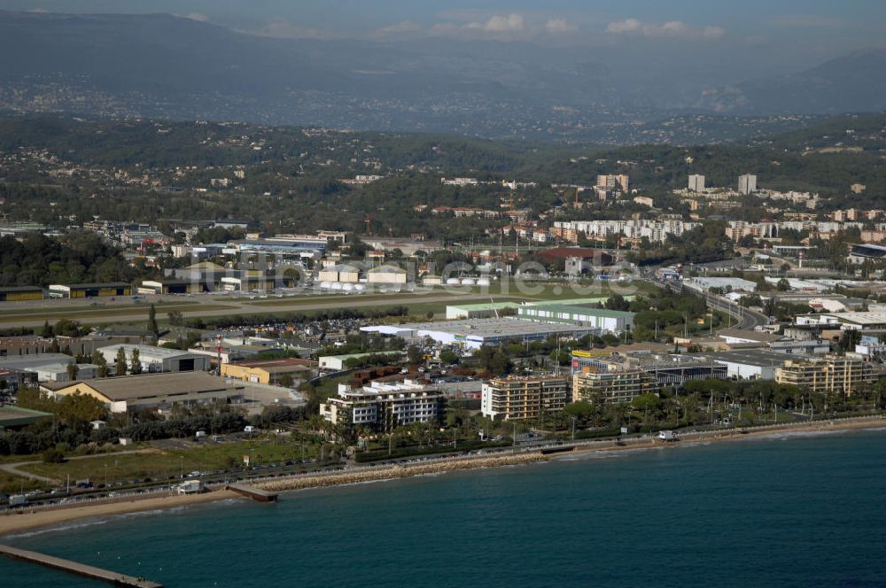 Luftbild Cannes - Flughafen Cannes - Mandelieu / Aéroport de Cannes - Mandelieu