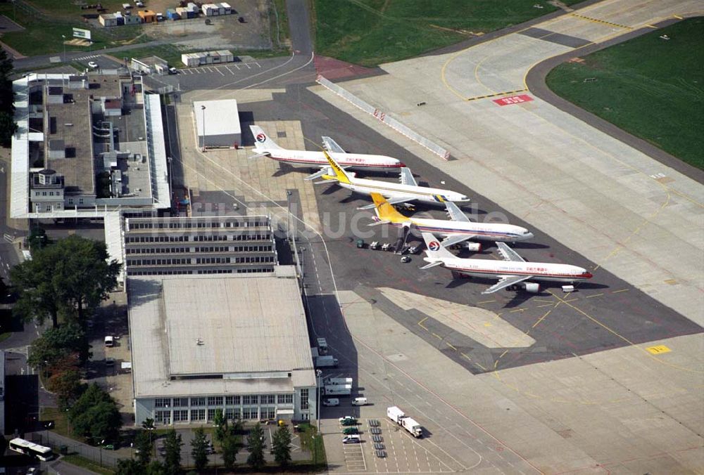 Dresden von oben - Flughafen Dresden