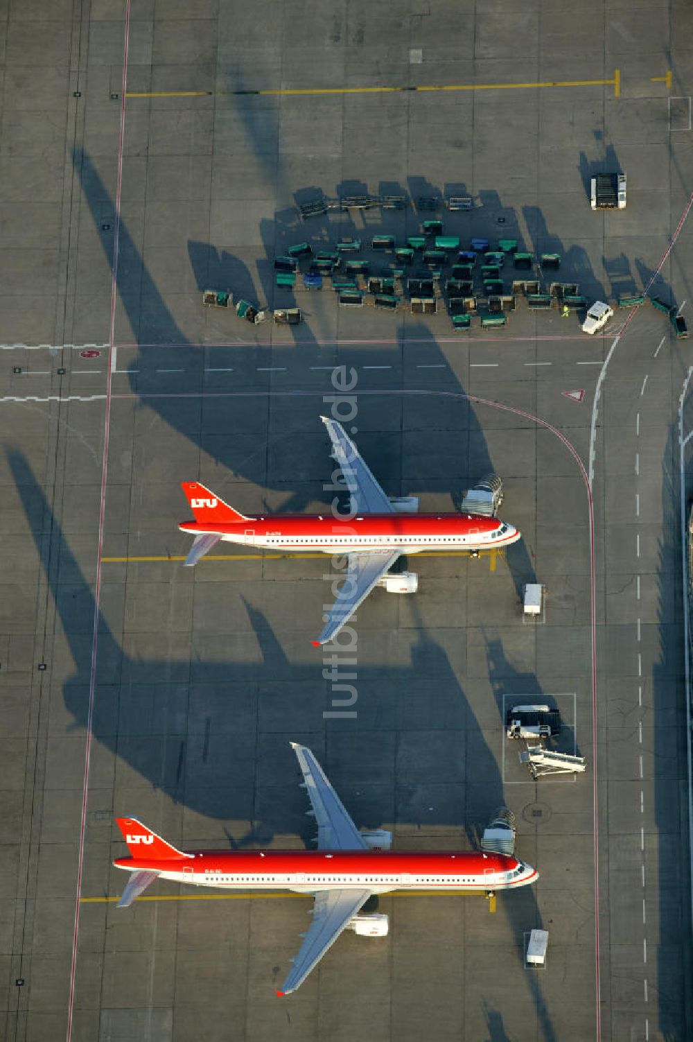 Düsseldorf aus der Vogelperspektive: Flughafen Düsseldorf