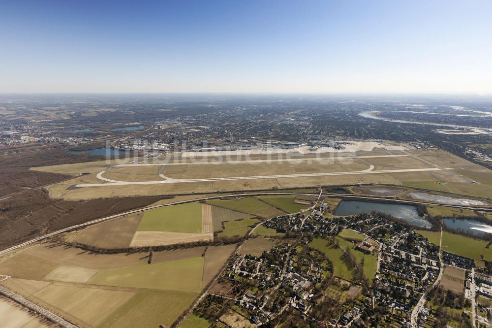  von oben - Flughafen Düsseldorf