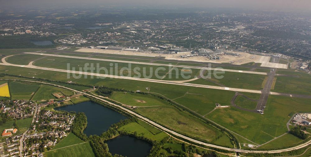  von oben - Flughafen Düsseldorf