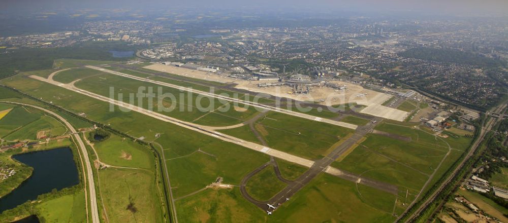  aus der Vogelperspektive: Flughafen Düsseldorf