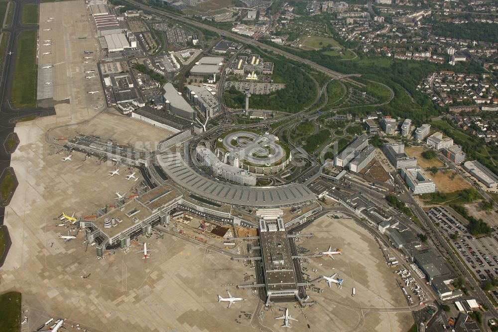  von oben - Flughafen Düsseldorf