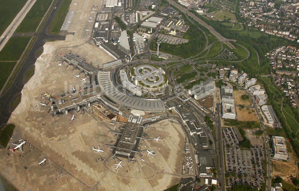  aus der Vogelperspektive: Flughafen Düsseldorf