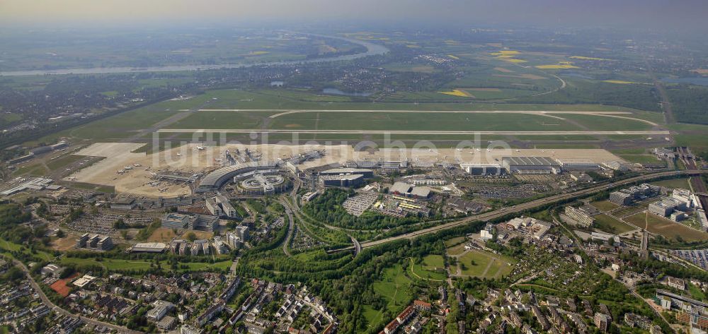  von oben - Flughafen Düsseldorf