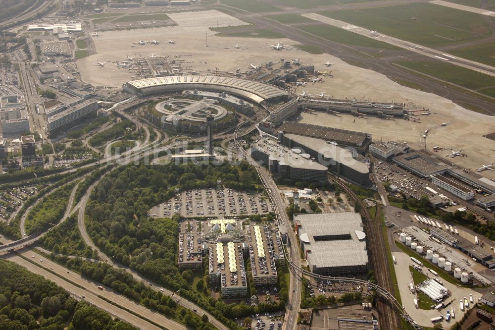  von oben - Flughafen Düsseldorf