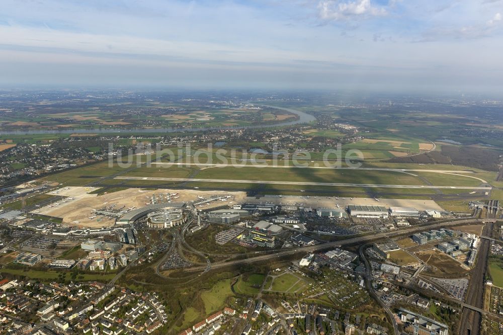 Düsseldorf von oben - Flughafen Düsseldorf International im Bundesland Nordrhein-Westfalen