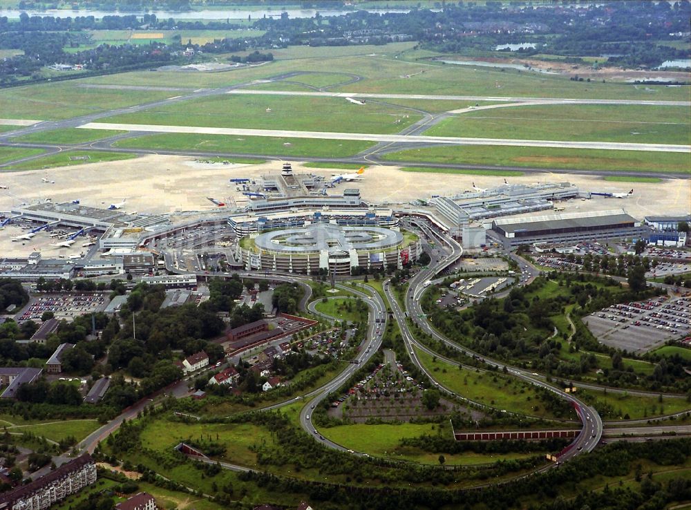 Düsseldorf von oben - Flughafen Düsseldorf International im Bundesland Nordrhein-Westfalen