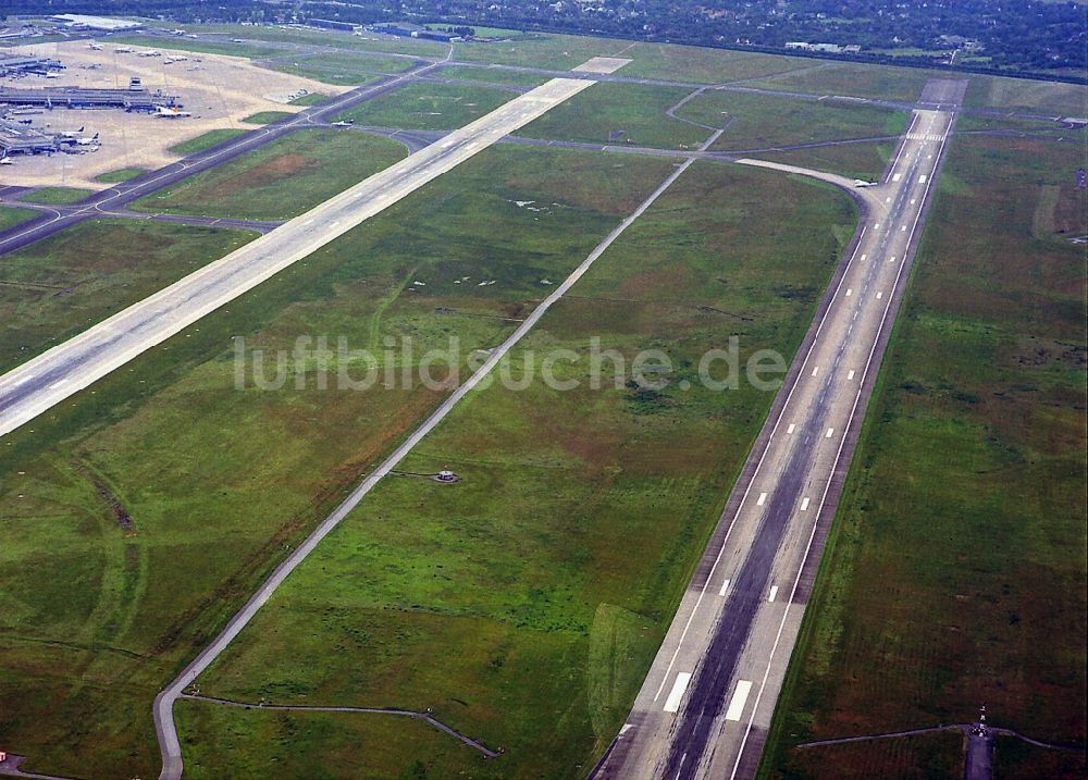 Luftbild Düsseldorf - Flughafen Düsseldorf International im Bundesland Nordrhein-Westfalen