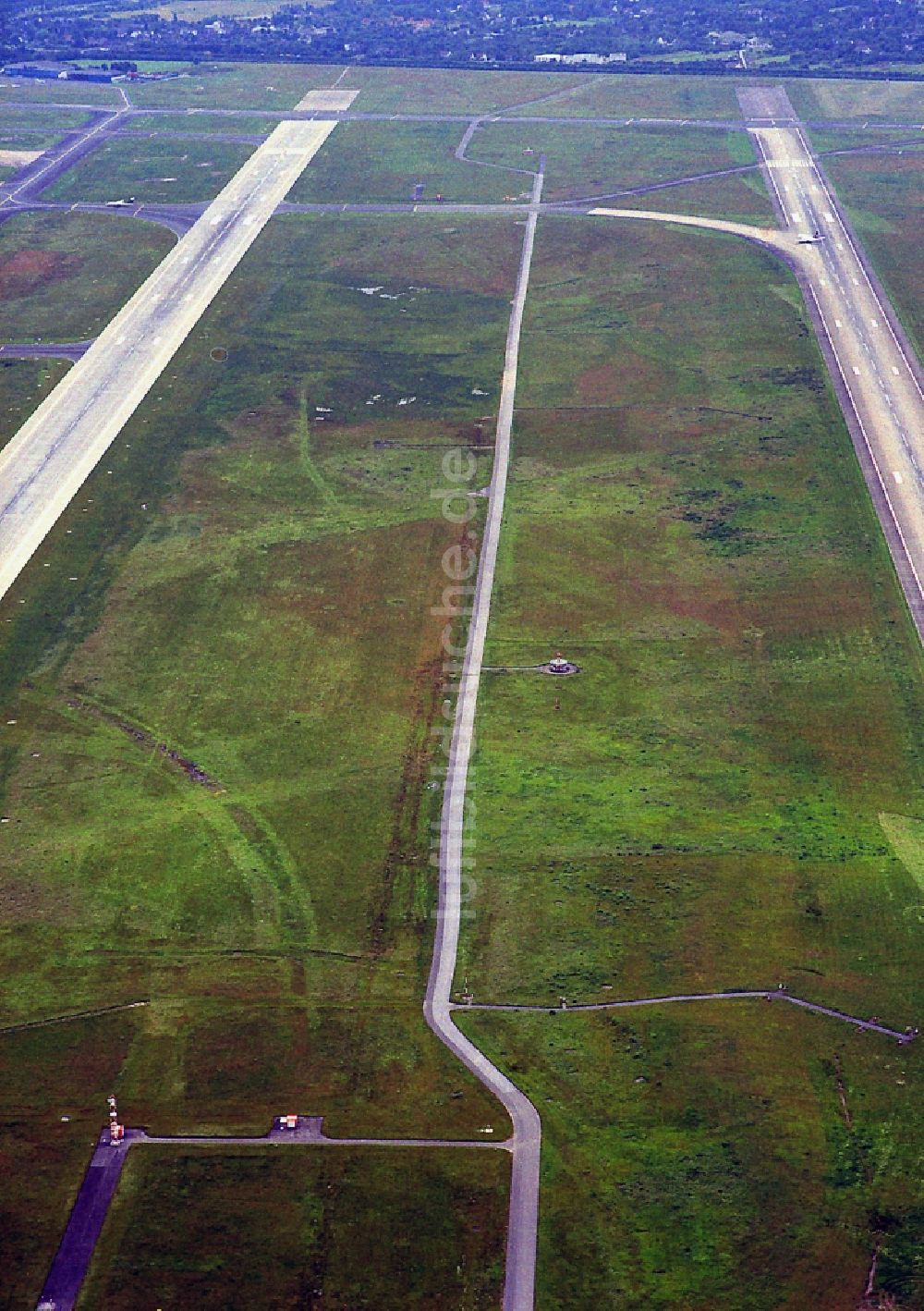 Luftaufnahme Düsseldorf - Flughafen Düsseldorf International im Bundesland Nordrhein-Westfalen