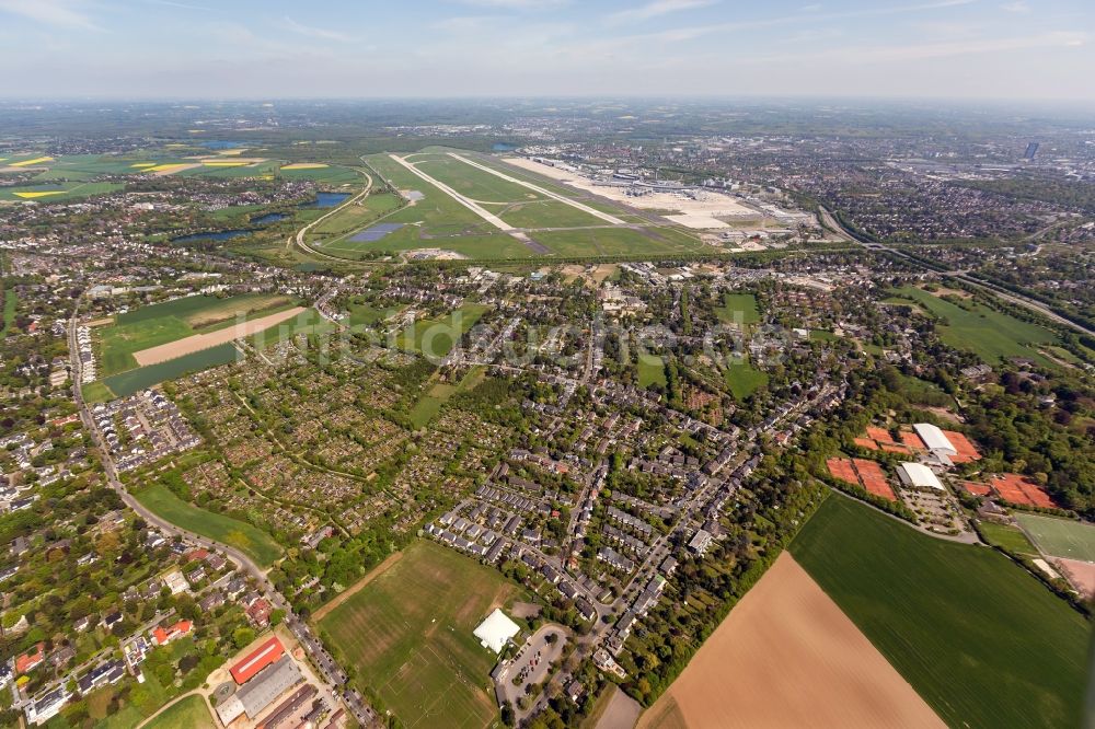 Luftbild Düsseldorf - Flughafen Düsseldorf International im Stadtteil Lohausen im Bundesland Nordrhein-Westfalen