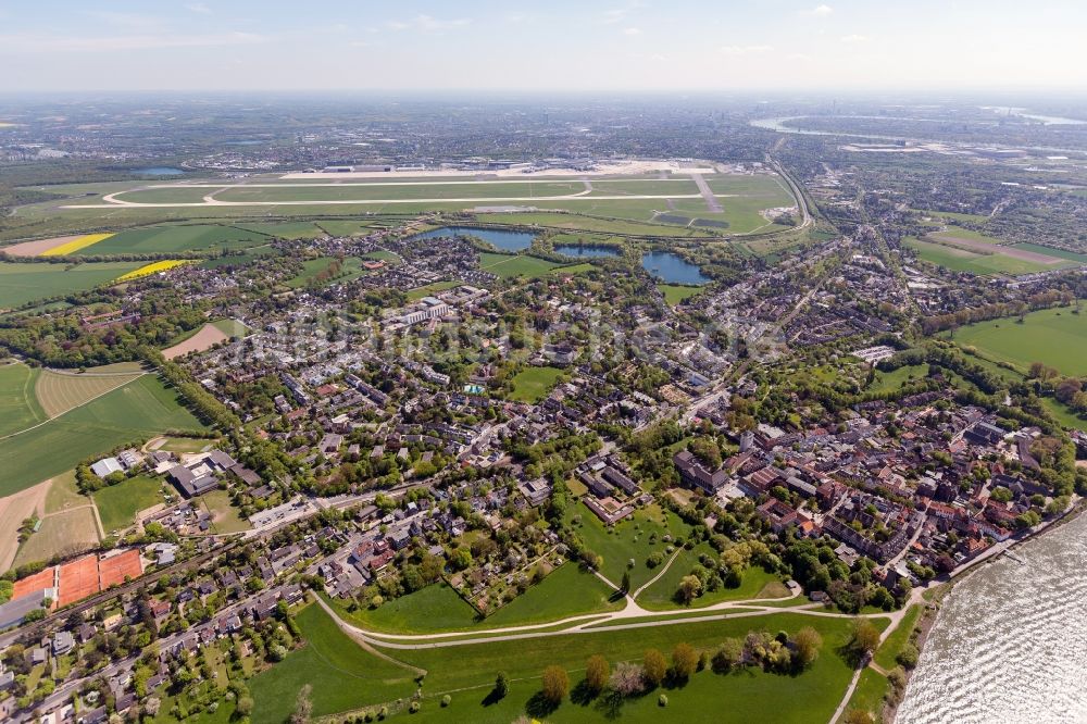 Düsseldorf von oben - Flughafen Düsseldorf International im Stadtteil Lohausen im Bundesland Nordrhein-Westfalen