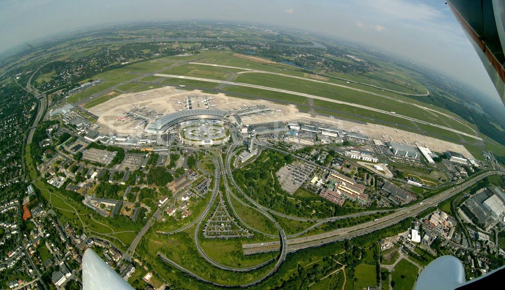 Düsseldorf aus der Vogelperspektive: Flughafen Duesseldorf