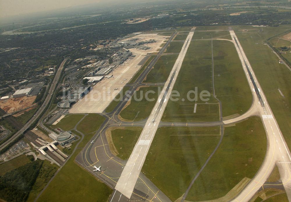 Düsseldorf von oben - Flughafen Duesseldorf