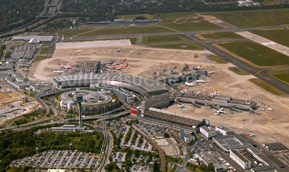 Düsseldorf aus der Vogelperspektive: Flughafen Duesseldorf