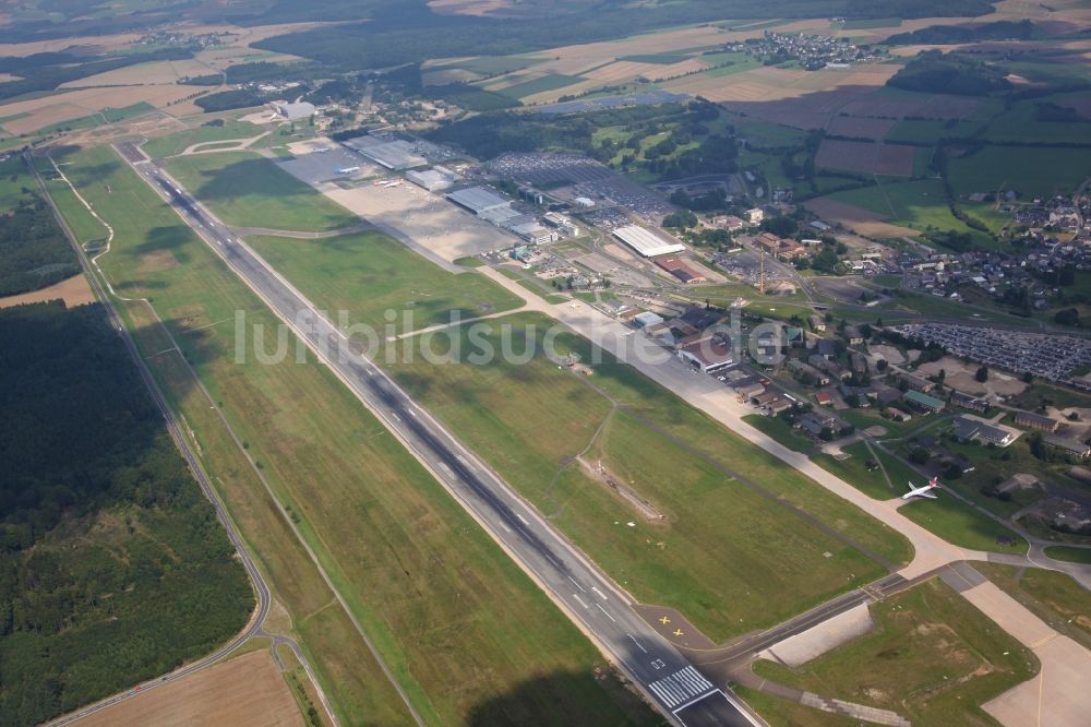 Luftbild Lötzbeuren - Flughafen Frankfurt-Hahn bei Lötzbeuren im Bundesland Rheinland-Pfalz