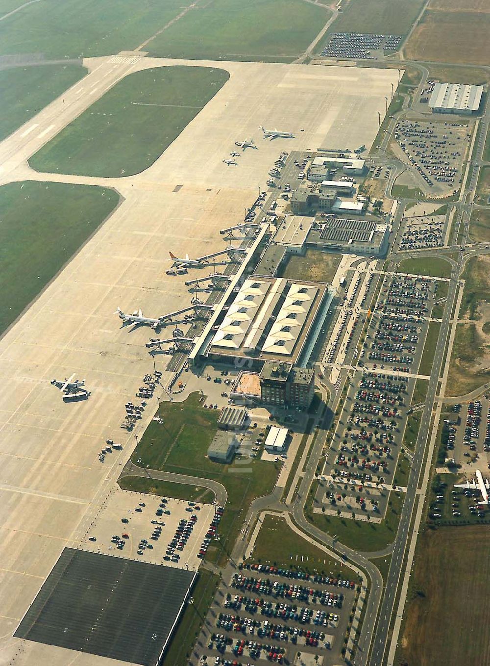 Luftbild Schkeuditz bei Leipzig - Flughafen Halle-Leipzig in Schkeuditz.