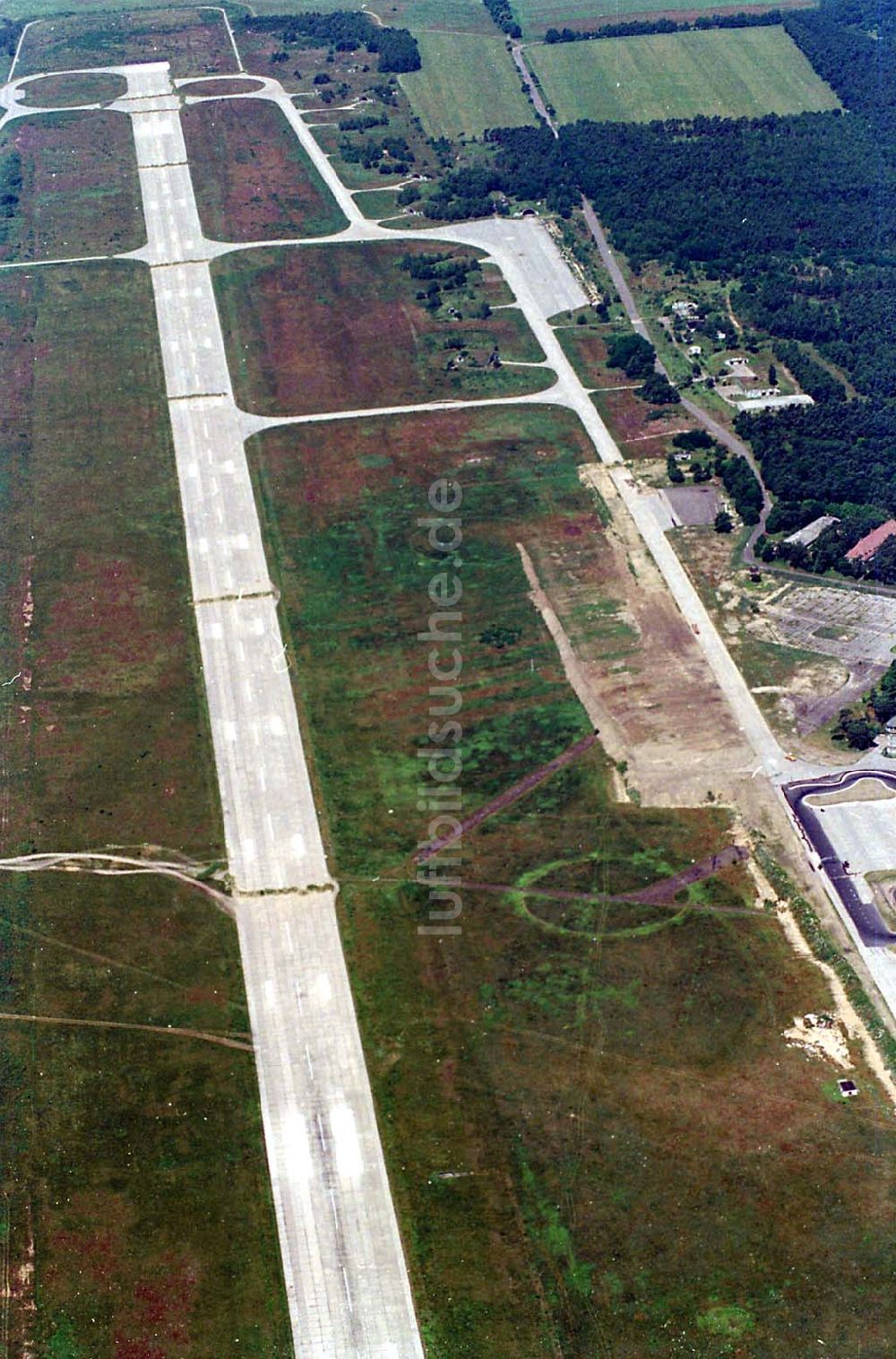 Jüterborg aus der Vogelperspektive: 28.06.95 Flughafen Jüterborg Altes Lager