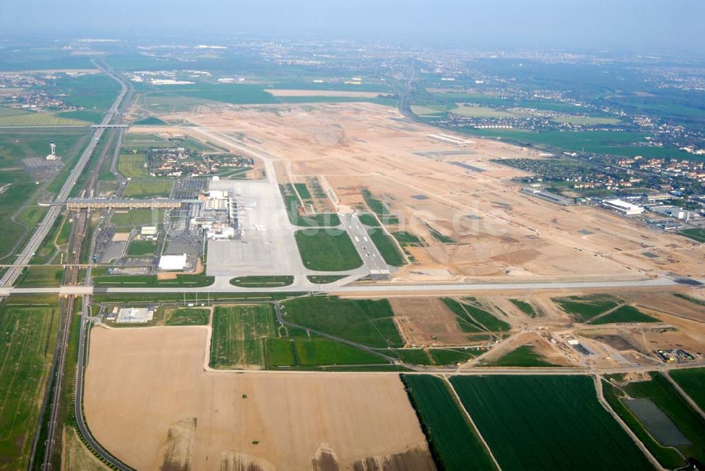 Leipzig aus der Vogelperspektive: Flughafen Leipzig - Halle