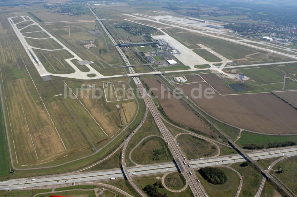 Leipzig-Schkeuditz aus der Vogelperspektive: Flughafen Leipzig - Halle