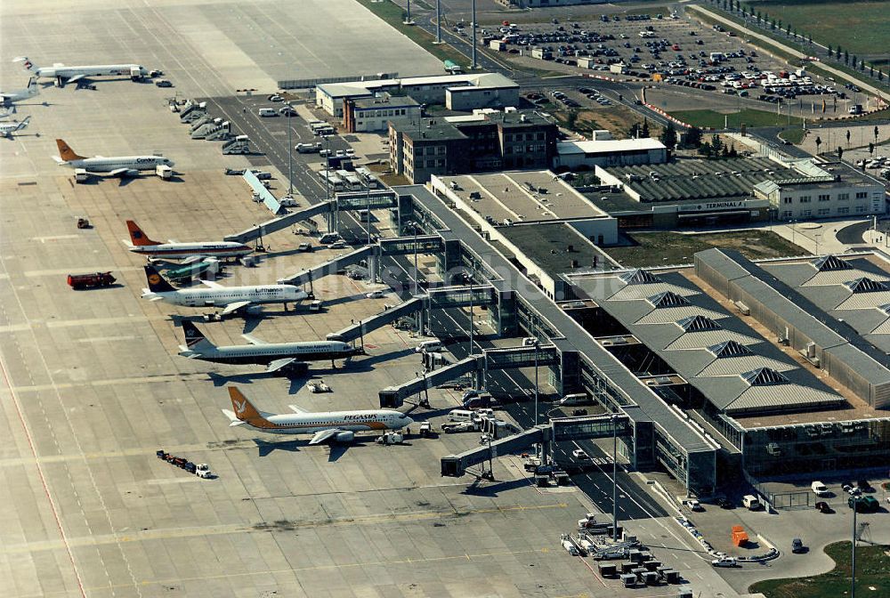 Leipzig - Schkeuditz aus der Vogelperspektive: Flughafen Leipzig-Halle in Leipzig-Schkeuditz