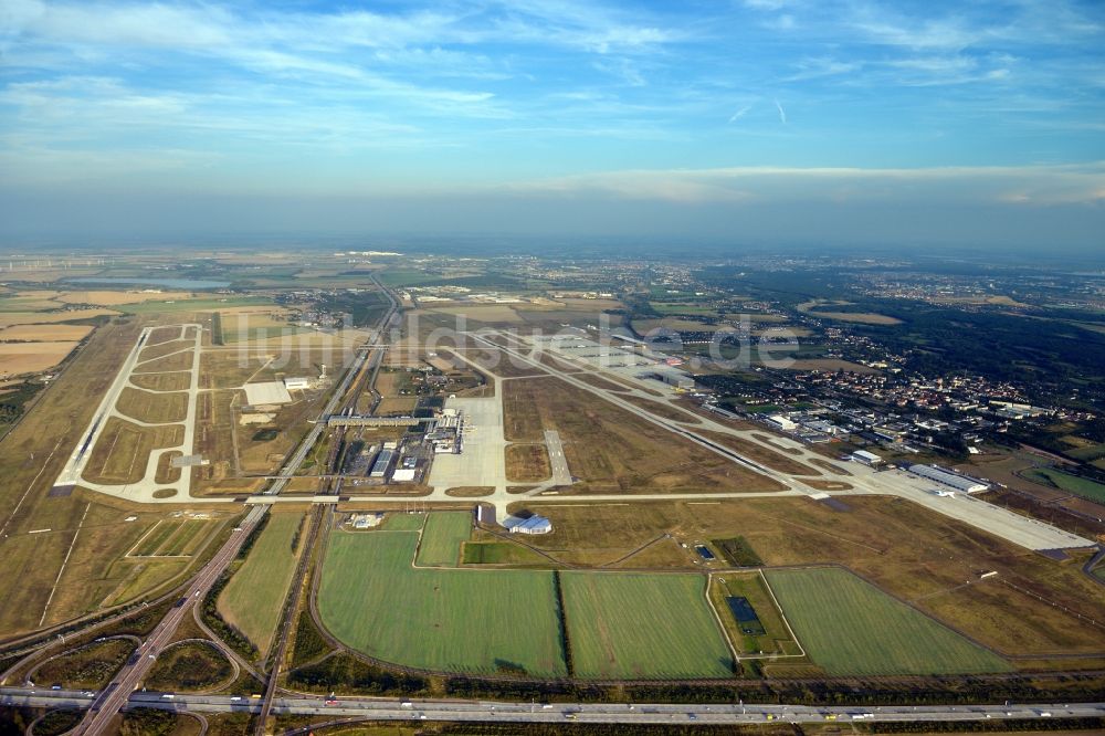 Schkeuditz aus der Vogelperspektive: Flughafen Leipzig / Halle in Schkeuditz im Bundesland Sachsen