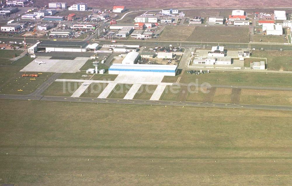 Magdeburg von oben - Flughafen Magdeburg