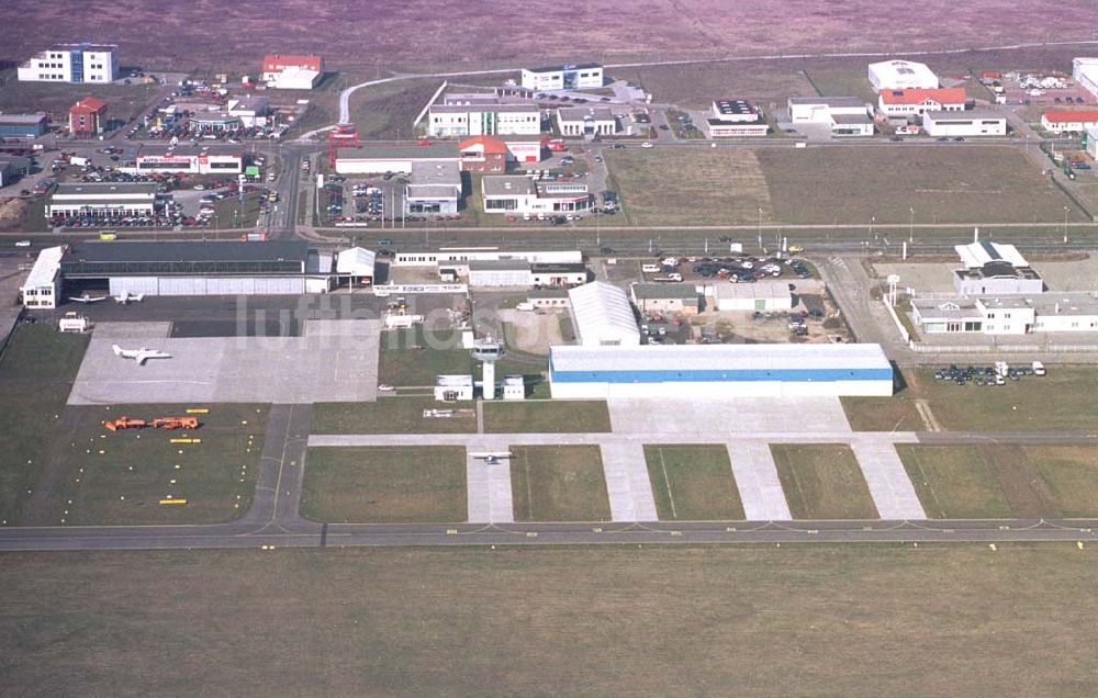 Magdeburg aus der Vogelperspektive: Flughafen Magdeburg