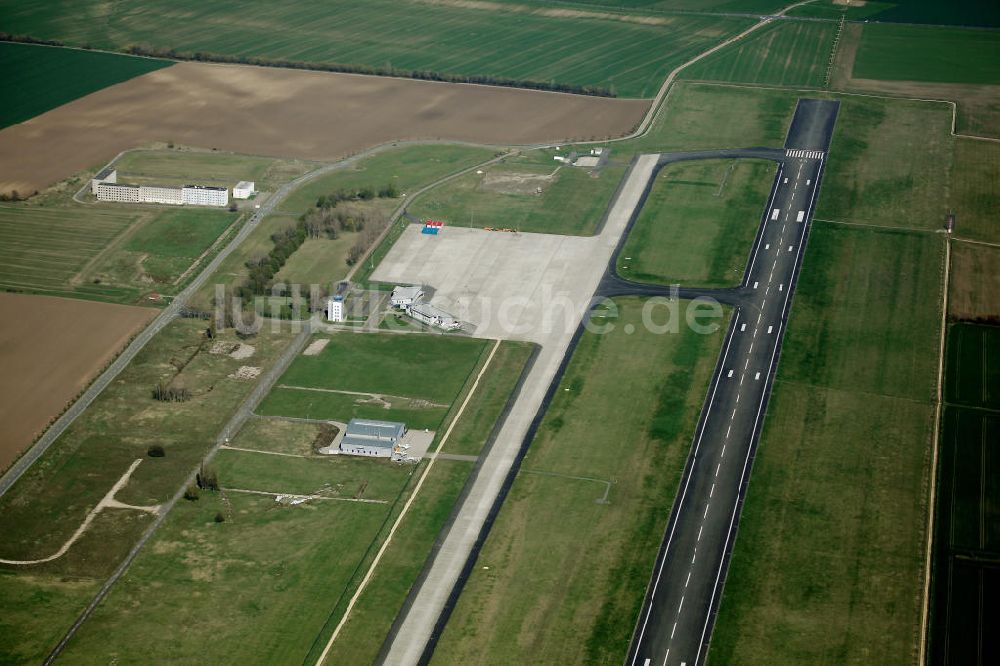 Cochstedt von oben - Flughafen Magdeburg-Cochstedt