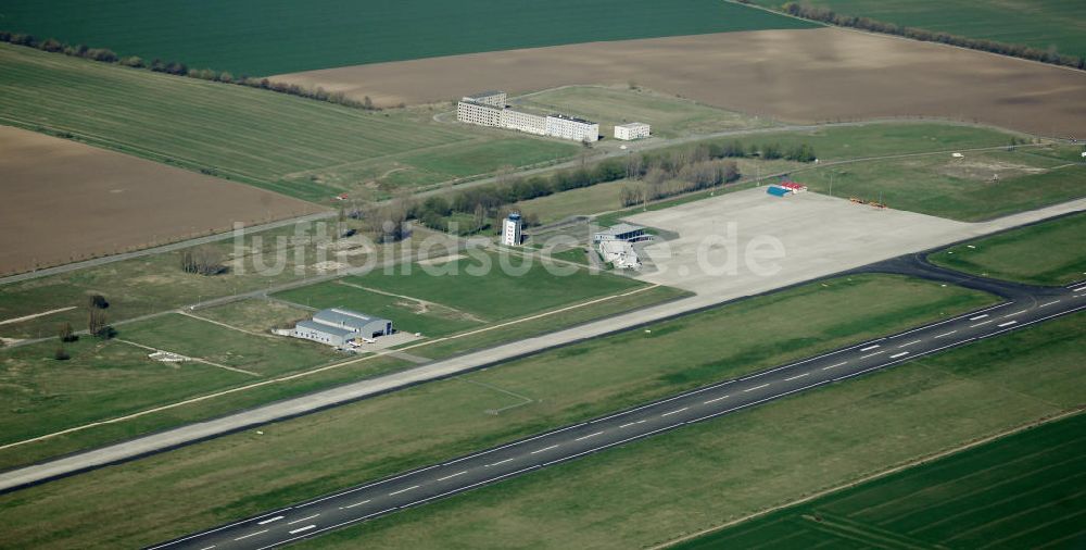 Luftbild Cochstedt - Flughafen Magdeburg-Cochstedt