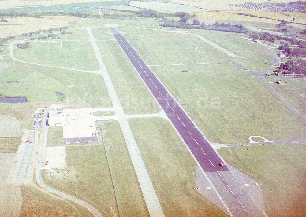 Neubrandenburg / MV aus der Vogelperspektive: Flughafen von Neubrandenburg / MV.