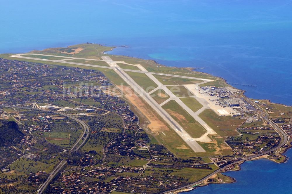 Luftbild Palermo - Flughafen Palermo - Punta Raisi Falcone e Borsellino bei Palermo in der gleichnamigen Provinz auf der italienischen Insel Sizilien