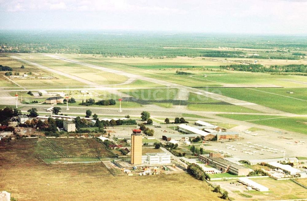 Schönefeld- Brandenburg aus der Vogelperspektive: Flughafen Schönefeld