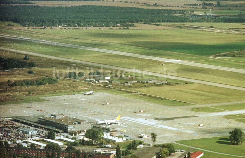 Flughafen Schönefeld von oben - 05.09.1993 Flughafen Schönefeld