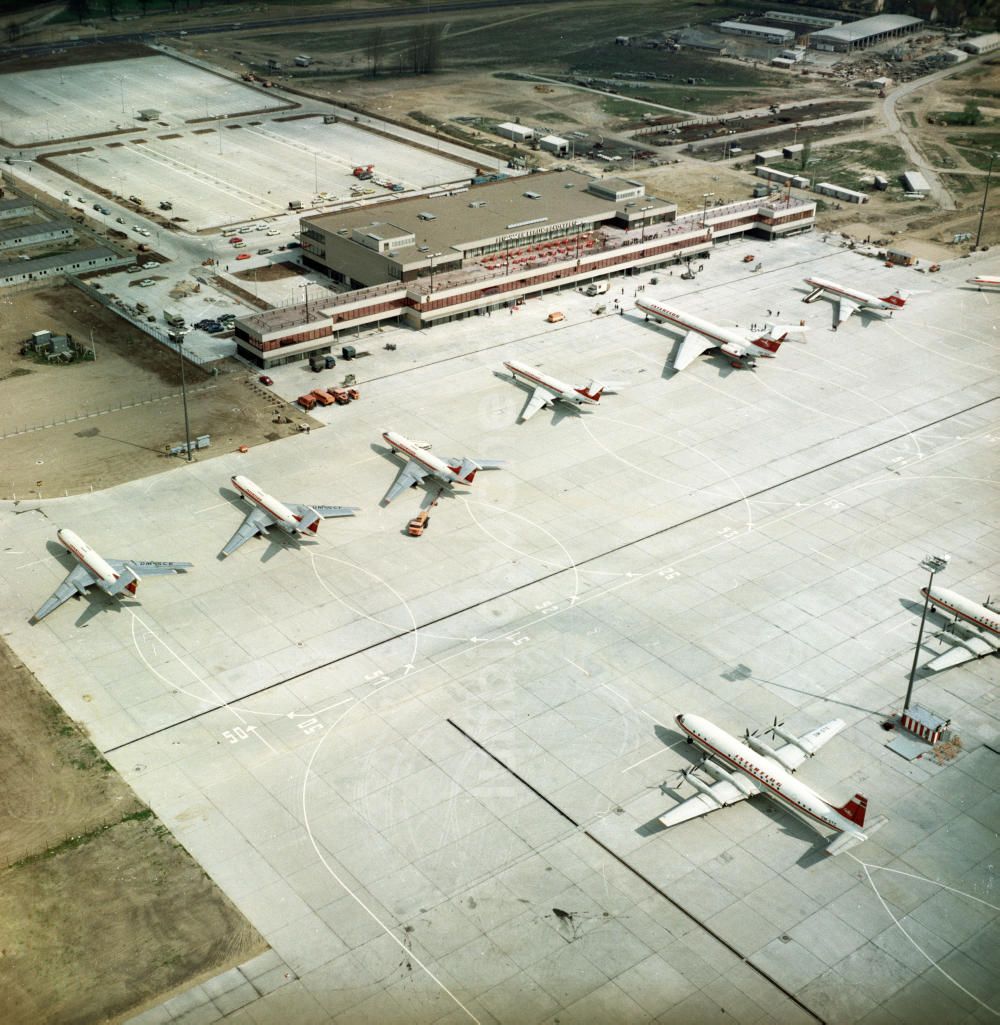 Schönefeld aus der Vogelperspektive: Flughafen Schönefeld bei Berlin