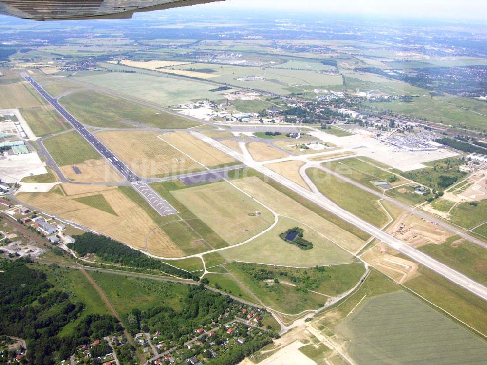 Schönefeld / BRB aus der Vogelperspektive: Flughafen Schönefeld (SXF)