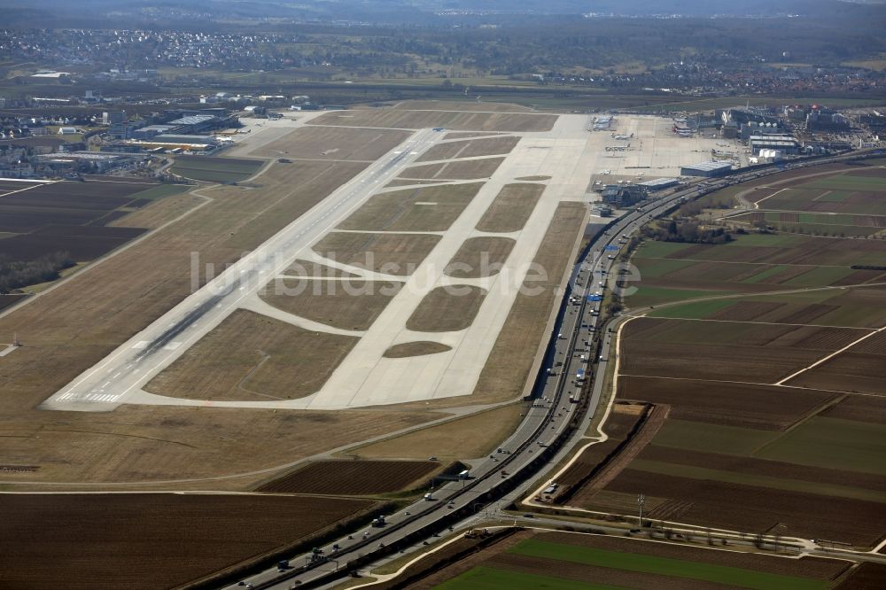 Stuttgart aus der Vogelperspektive: Flughafen Stuttgart im Bundesland Baden-Württemberg