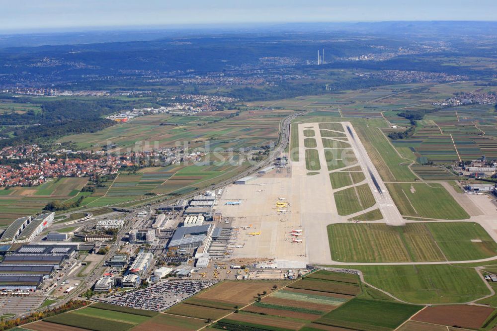 Stuttgart von oben - Flughafen Stuttgart und Messegelände