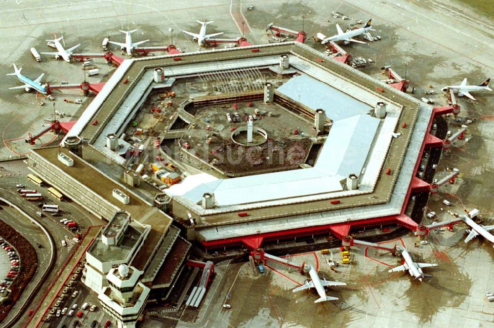 Luftaufnahme Berlin - 12.02.1995 Flughafen Tegel (Ausbauphase)