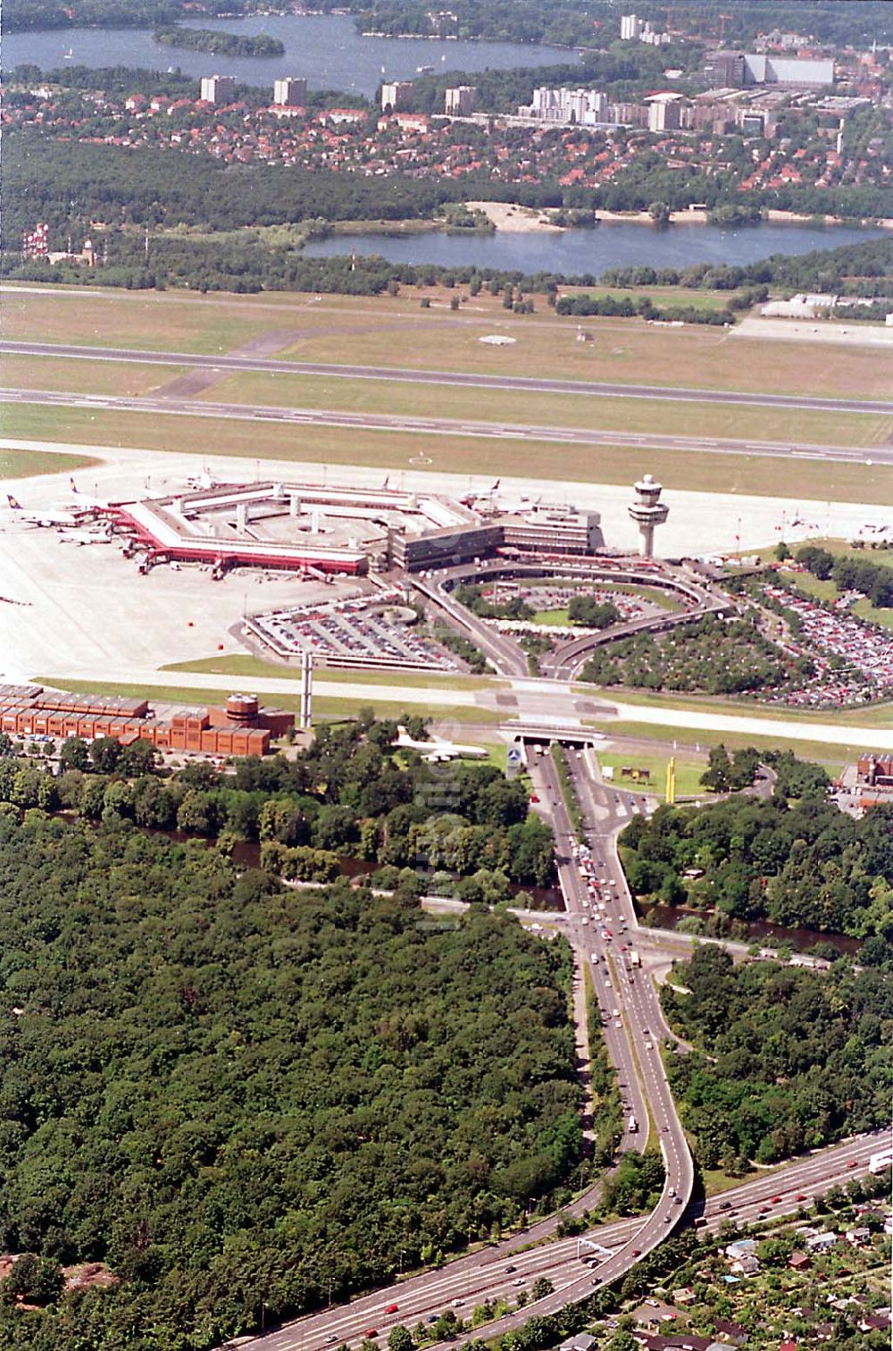 Berlin von oben - 30.06.1995 Flughafen Tegel nach Rekonstruktion