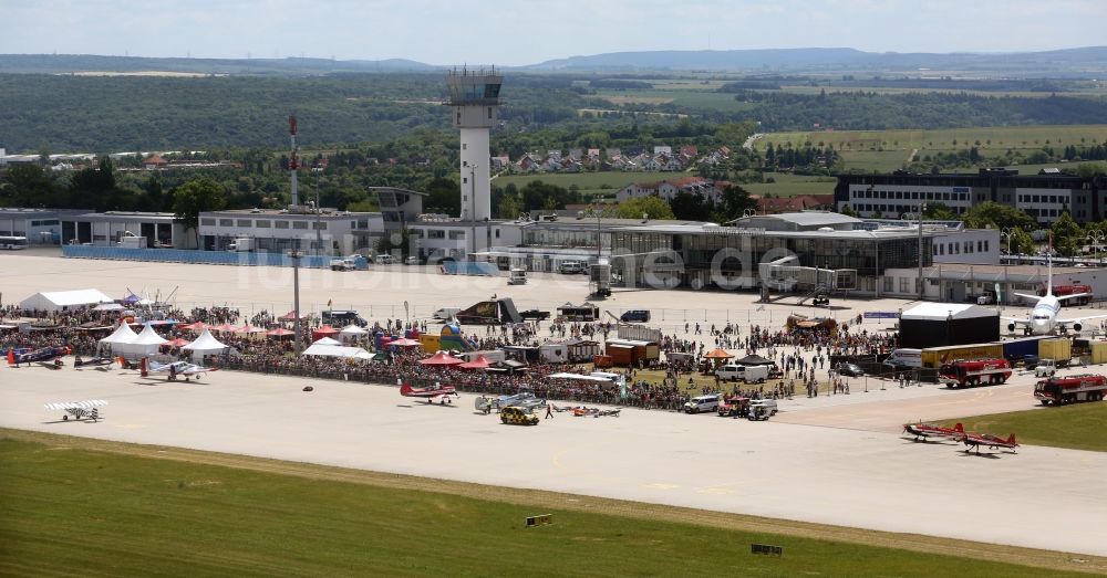 Erfurt von oben - Flughafenfest am Flughafen in Erfurt im Bundesland Thüringen