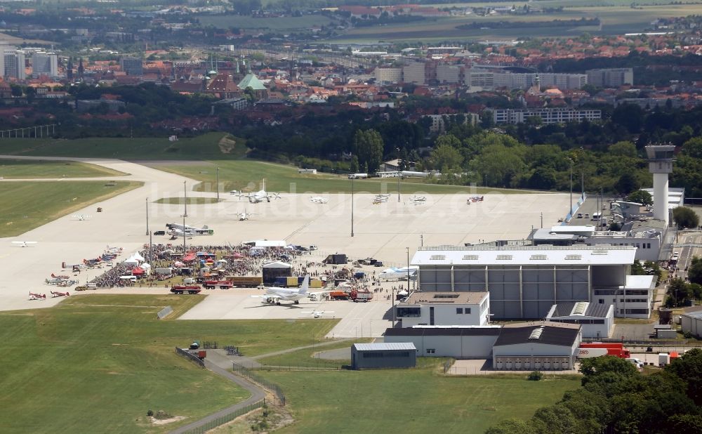 Luftbild Erfurt - Flughafenfest am Flughafen in Erfurt im Bundesland Thüringen