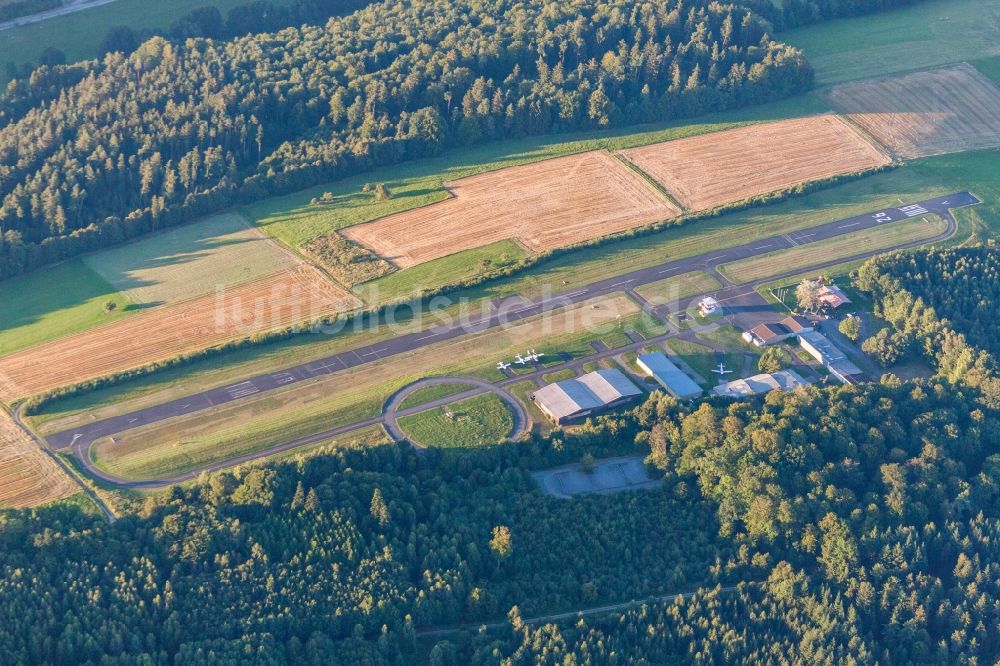 Michelstadt von oben - Flugplatz des Aero-Club Odenwald e.V. in Michelstadt im Bundesland Hessen, Deutschland