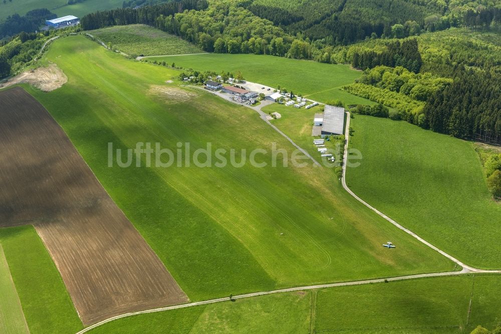 Bergneustadt von oben - Flugplatz Bergneustadt - Auf dem Dümpel bei Bergneustadt im Bundesland Nordrhein-Westfalen