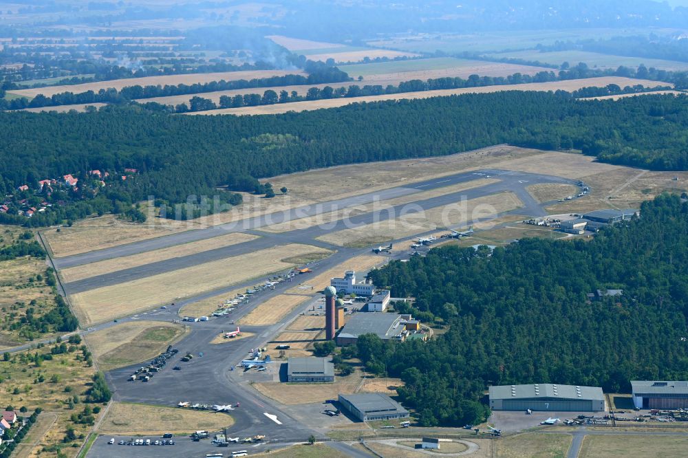 Luftbild Berlin - Flugplatz Berlin-Gatow im Ortsteil Kladow in Berlin, Deutschland