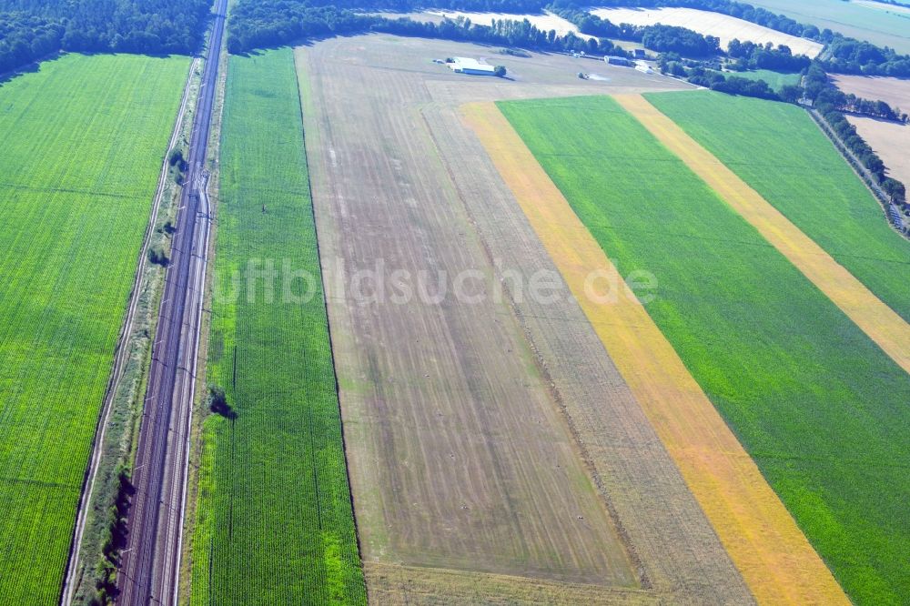 Selbelang aus der Vogelperspektive: Flugplatz der Bienenfarm GmbH in Selbelang im Bundesland Brandenburg, Deutschland