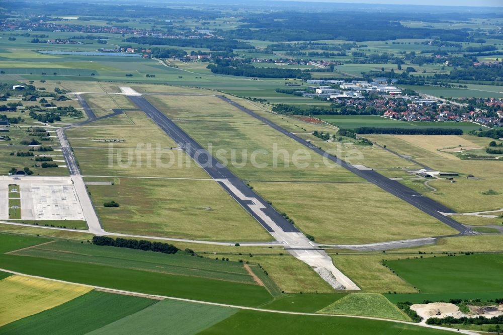 Fürstenfeldbruck aus der Vogelperspektive: Flugplatz der BMW Driving Academy in Fürstenfeldbruck im Bundesland Bayern, Deutschland