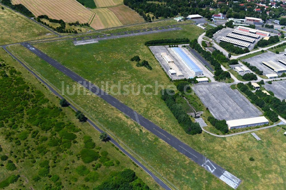 Geldersheim aus der Vogelperspektive: Flugplatz der Conn Barracks in Geldersheim im Bundesland Bayern, Deutschland